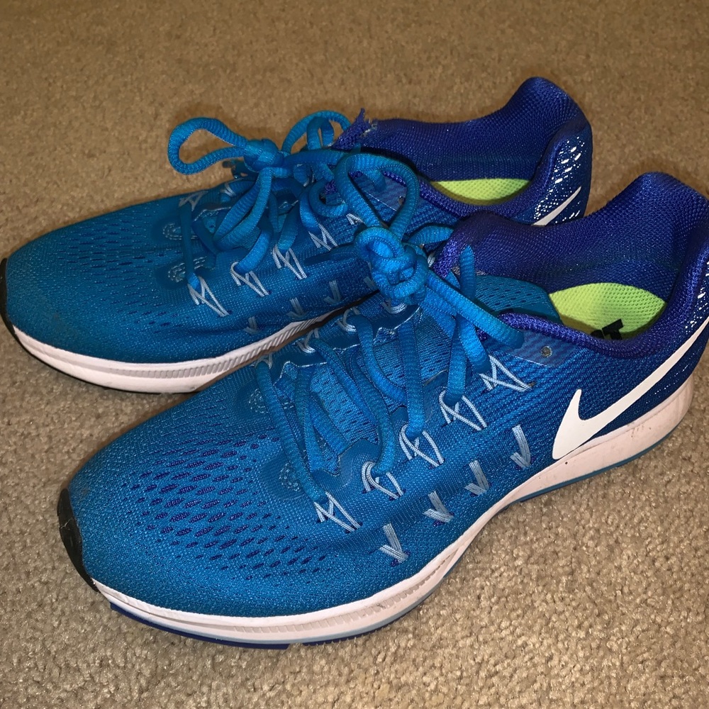 Nike Womens Pegasus 33 Running Shoes